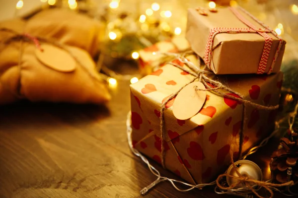 Domácí zabalený vánoční dárky — Stock fotografie