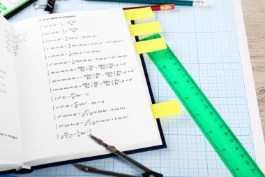 Okul malzemeleri ve ders kitabı 