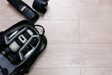 Fotoğrafçının ekipman katta 