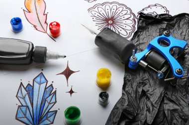 Dövme makinesi, kroki ve dövme malzemeleri 