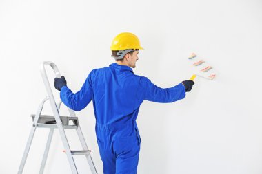 İşçi yenileyerek daire 