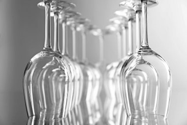 şarap kadehleri üst üste