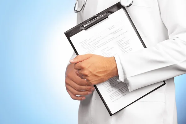 Doctor with clipboard on close up — Stock Photo, Image