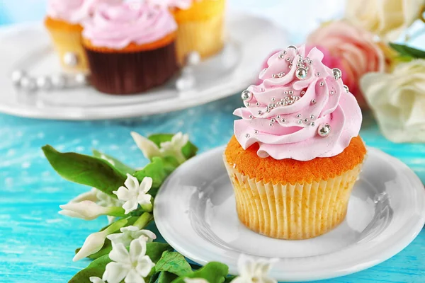 Decorado Sabrosos cupcakes —  Fotos de Stock