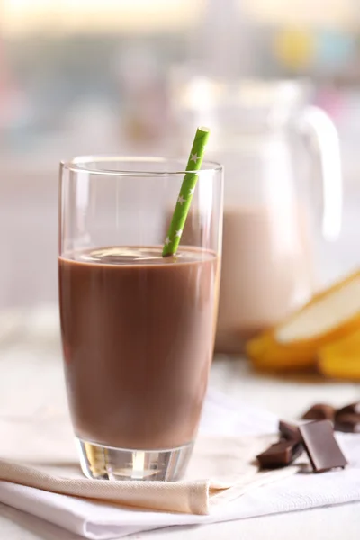 Glas van chocolade melk — Stockfoto