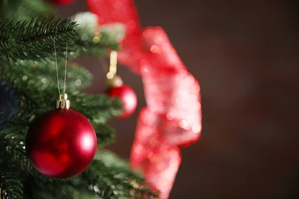 Árvore de Natal com decoração — Fotografia de Stock