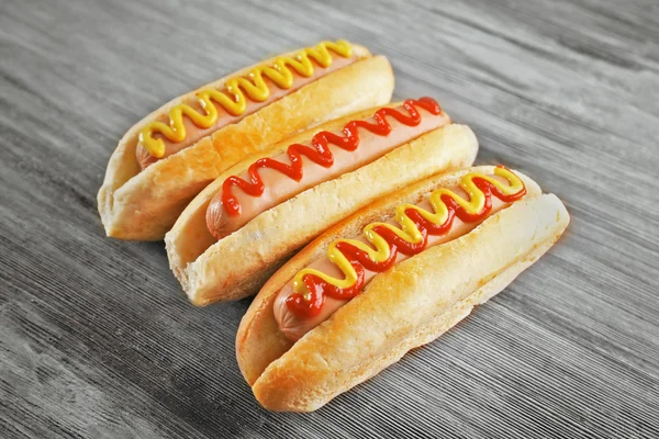 Zbliżenie pyszne hot dogi — Zdjęcie stockowe