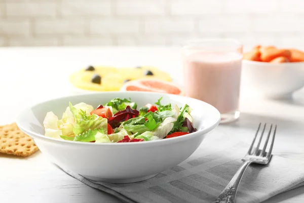 Verse plantaardige salade. Gezonde voeding en dieet concept — Stockfoto