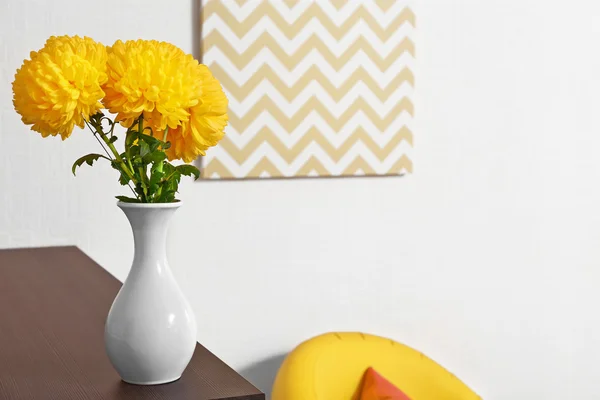 Vase with beautiful chrysanthemum on the table, close up — Stock Photo, Image