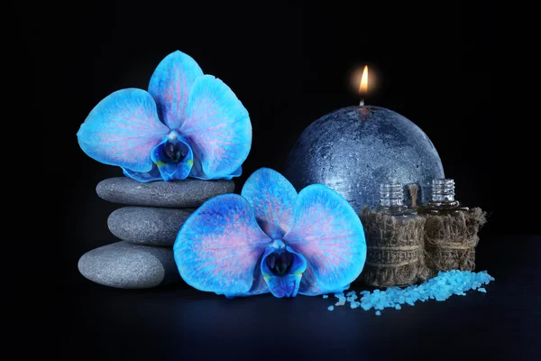 Spa set. Beautiful blue orchid with pebbles — Stock Photo, Image