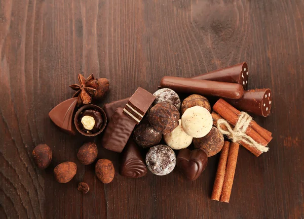 Assorted chocolate candies on a wooden background, close up — Stock Photo, Image