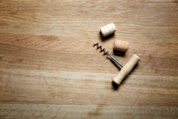 Weinkorken und Korkenzieher — Stockfoto
