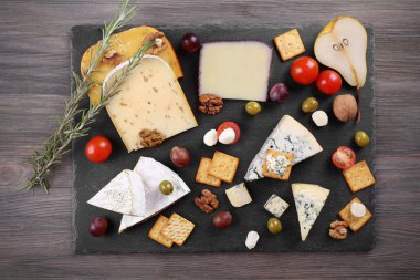 farklı peynir çeşitleri. 