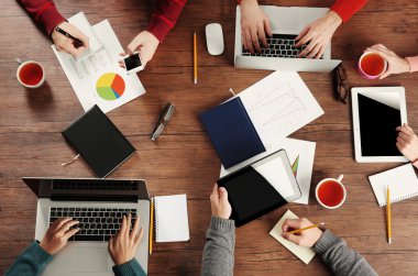 İş toplantısı masada