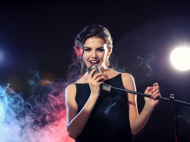 güzel kadının şarkı