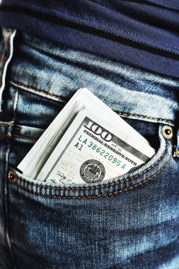 Kot pantolonun cebinde dolar 