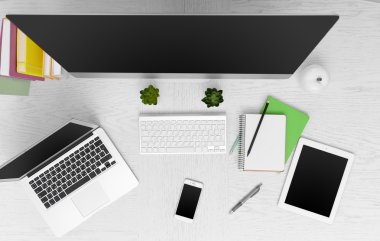 Çalışma alanı ile bilgisayar ve tablet