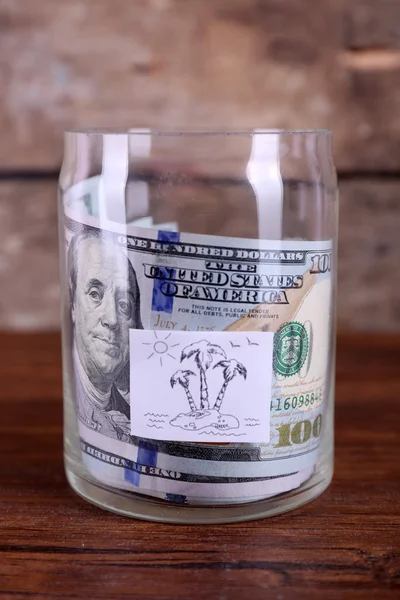 Rollo de billetes de dólar en un frasco de vidrio —  Fotos de Stock