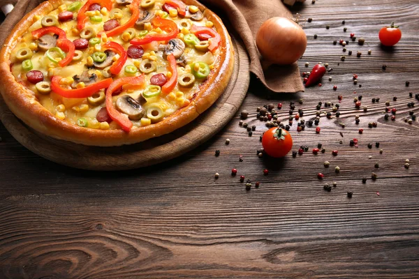 Heerlijke pizza met groenten — Stockfoto