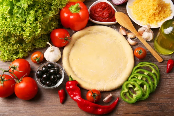 Hamur olarak ve pizza için malzemeler — Stok fotoğraf