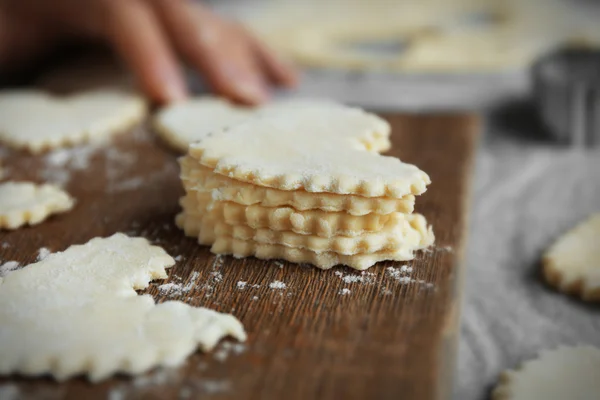 Woman cooking biscuits — Stock Photo, Image