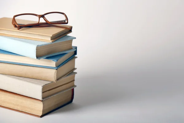 Pile of books and eyeglasses — Stock Photo, Image