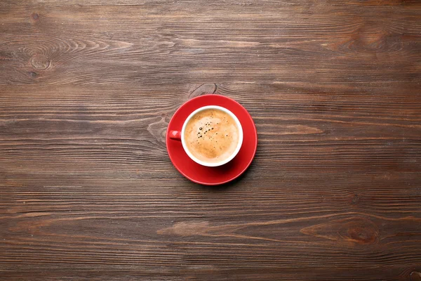 Taza de café sobre mesa de madera, vista superior — Foto de Stock