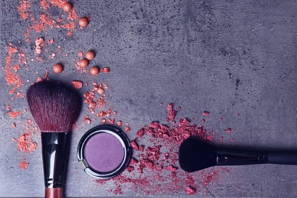Two makeup brushes with shadows — Stock Photo, Image
