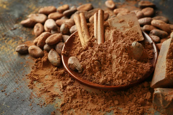 Aromatic cocoa and chocolate, close up — Stock Photo, Image