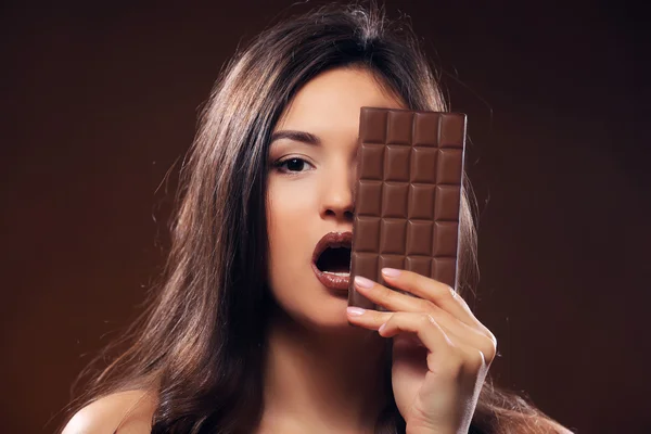 Attractive young woman with chocolate — Stock Photo, Image