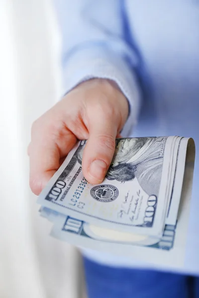 Hand holds money — Stock Photo, Image