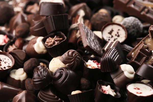 Assortimento di gustose caramelle al cioccolato primo piano — Foto Stock