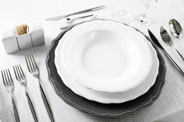 Lokantada servis edilir, yakın plan.