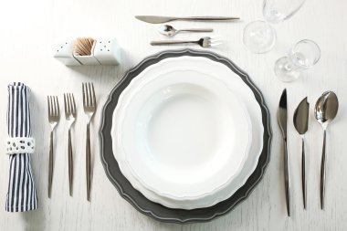 Lokantada servis edilir, yakın plan.