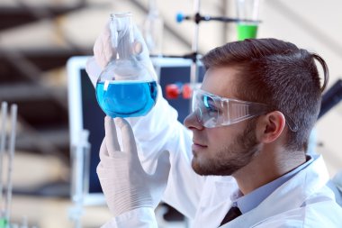 Laboratuvar test tüpleri kontrol erkekte