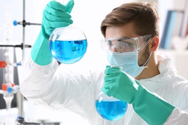 Laboratuvar test tüpleri kontrol erkekte