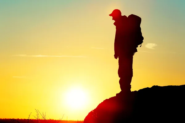 Man on top of mountain — Stock Photo, Image