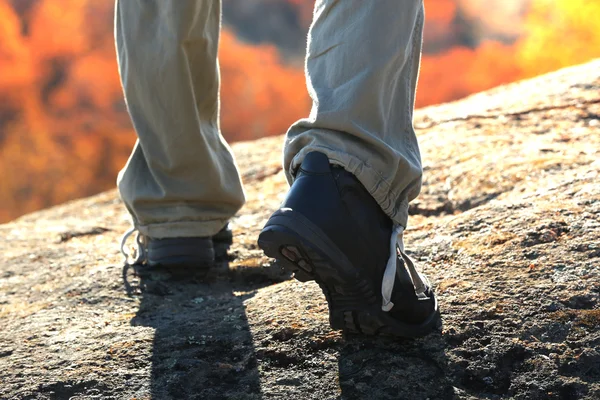 Male legs on the mountain — Stock Photo, Image