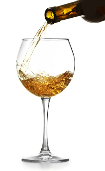 白ワインのグラスは、白で隔離に注ぐ — ストック写真