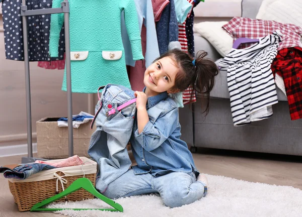 Beautiful little girl — Stock Photo, Image