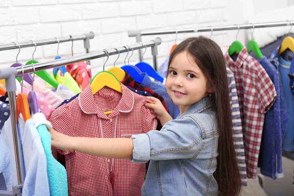 Schöne kleine Mädchen — Stockfoto