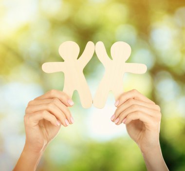 Ahşap mens elleriyle 