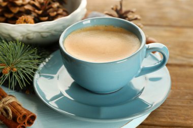 Fincan kahve ve Noel ağacı