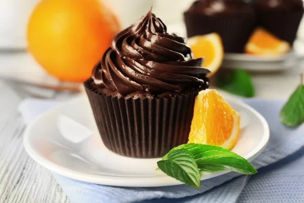 Cupcakes serviert mit Orange — Stockfoto