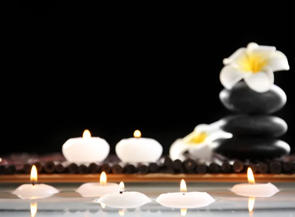 Balneario naturaleza muerta con piedras, velas — Foto de Stock