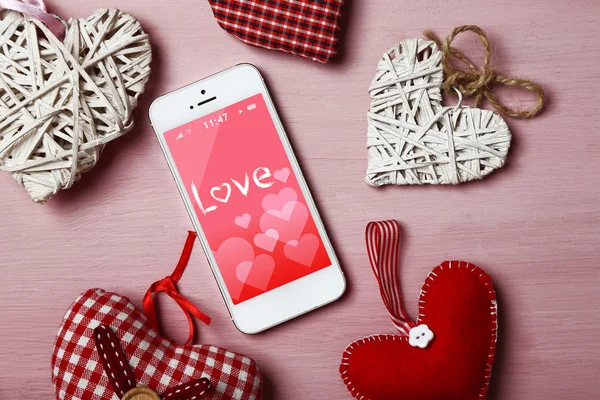 Smart phone bianco con cuori — Foto Stock