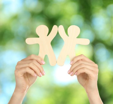 Ahşap mens elleriyle 