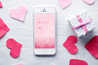 yürekleri beyaz akıllı telefon 