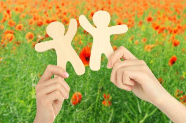 Ahşap mens elleriyle 