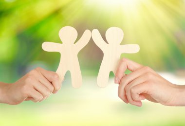 Ahşap mens elleriyle 